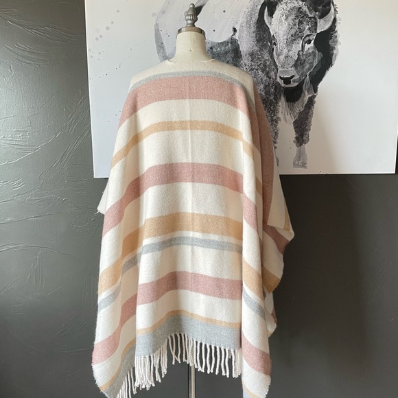 Lucky Brand cozy poncho wrap with open front - Picture 5 of 7